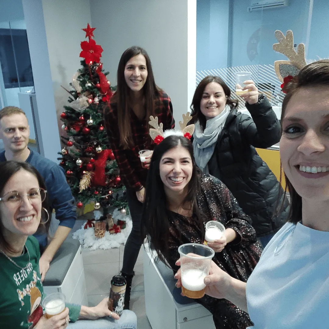 swiss-mail-solutions-team-celebrating-new-year